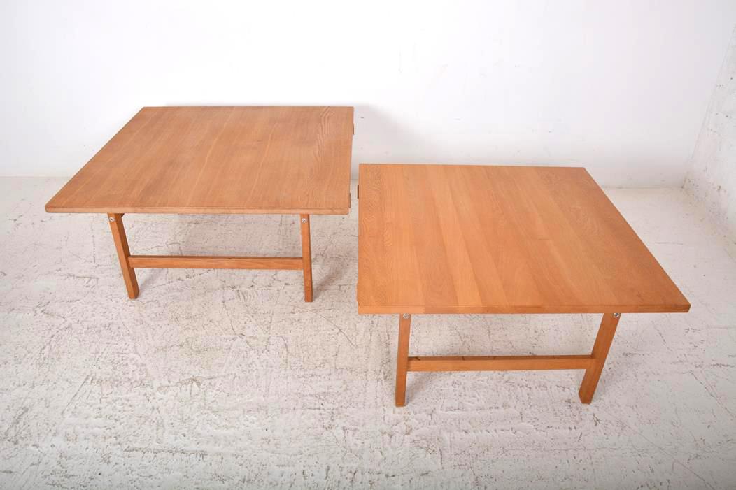 DEUX TABLES BASSES DE HANS WEGNER - Wood - 1960s