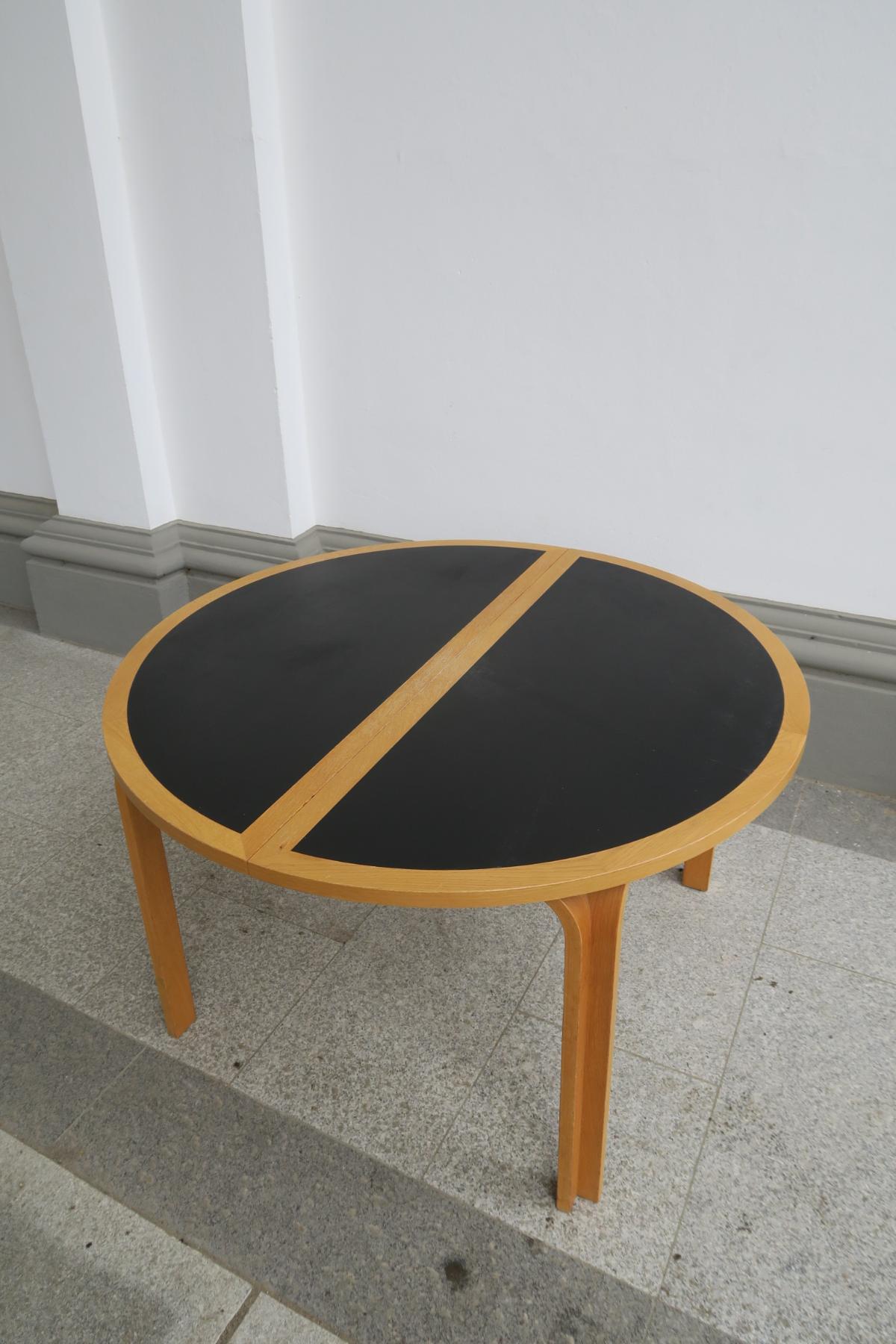 Round dining table by Rud Thygesen & Johnny Sorensen for Magnus Olesen - Bois - Années 90