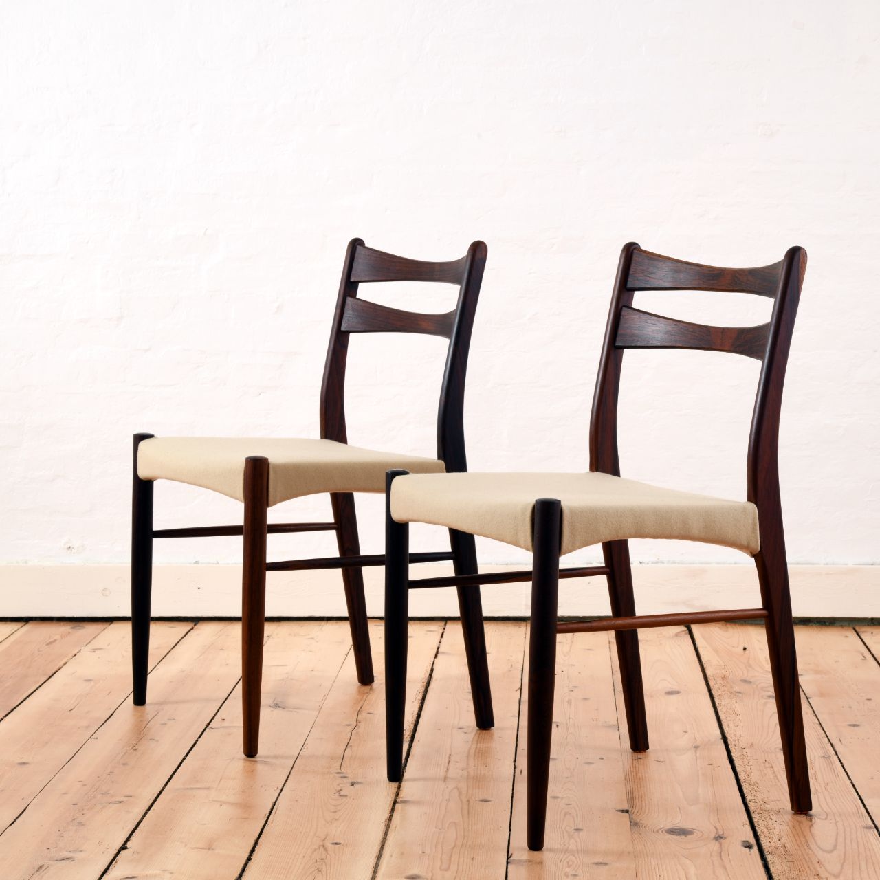 Paire de chaises en palissandre - Bois - Années 60