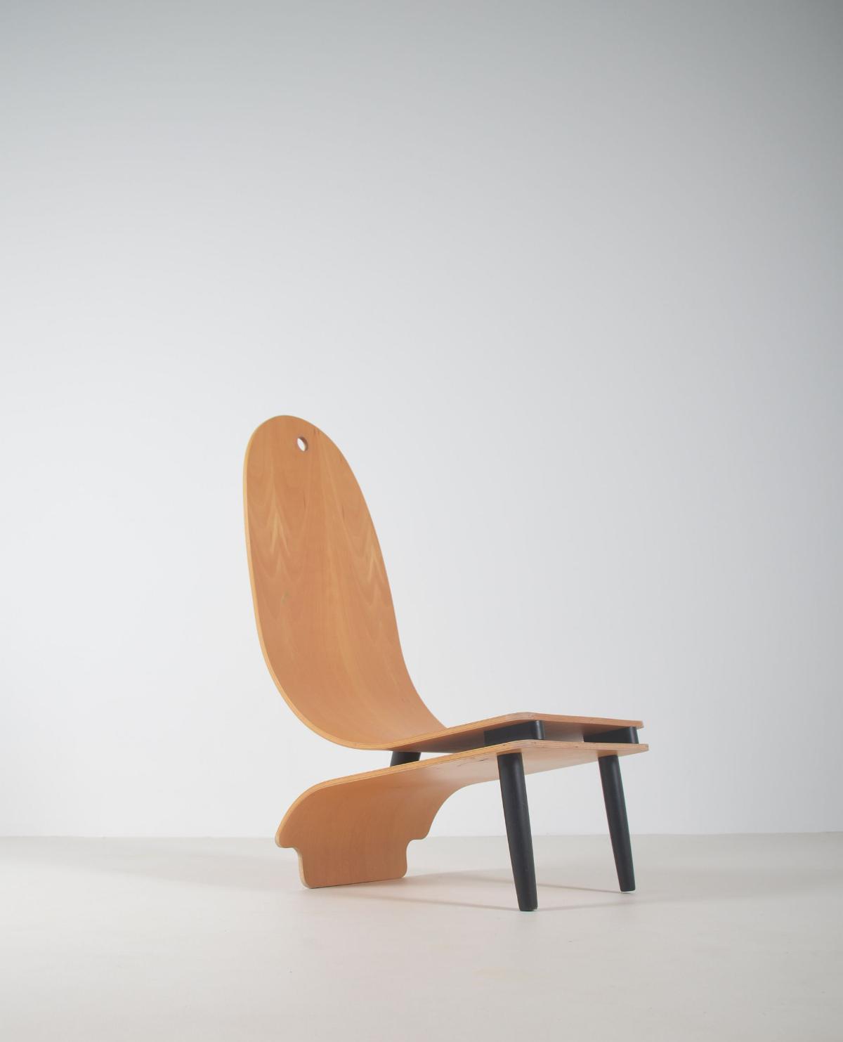 Unique Danish design lounge chair in wood - Wood - Contemporary