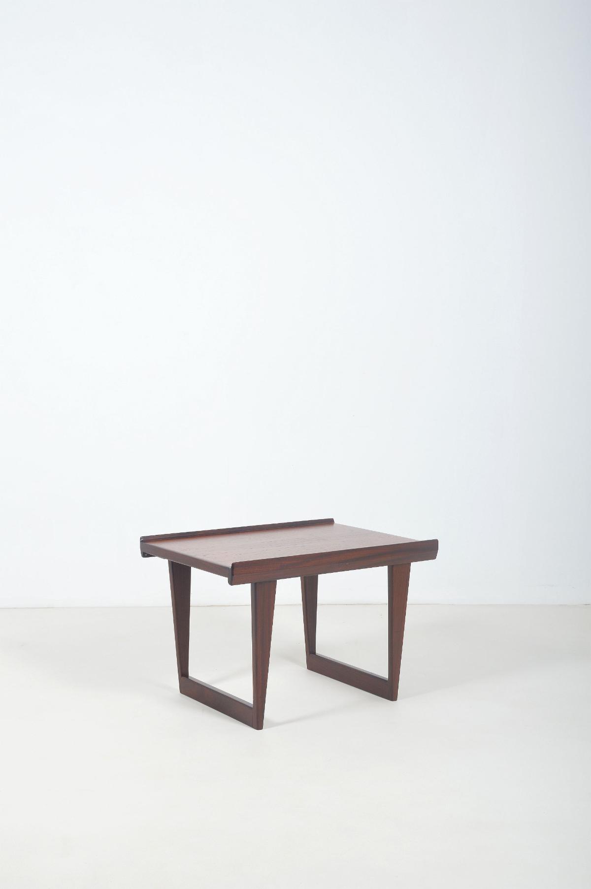 Danish side table designed by Peter Lovig Nielsen for Lovig, 1960s - Bois - Années 60