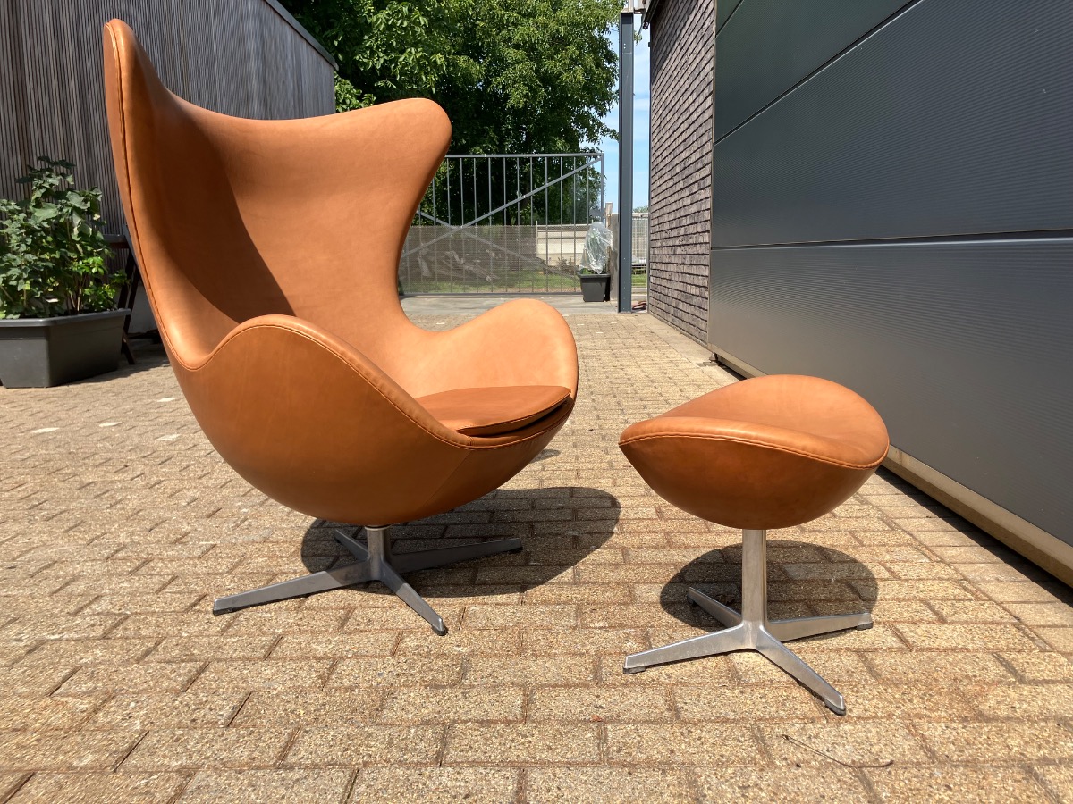 Ancien Fritz Hansen Egg chair + Ottoman de 1968 - Leather - 1960s