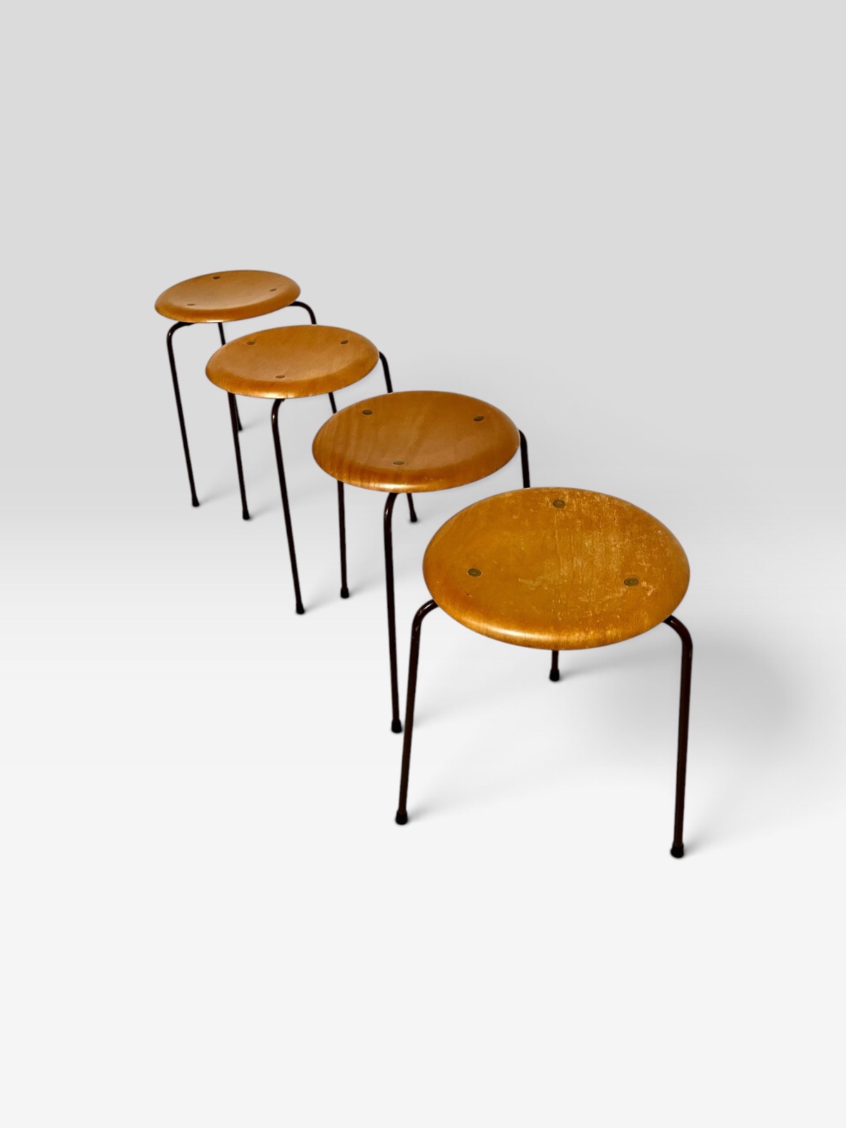 Design : Tabourets de Arne Jacobsen pour Fritz Hansen par Arne Jacobsen