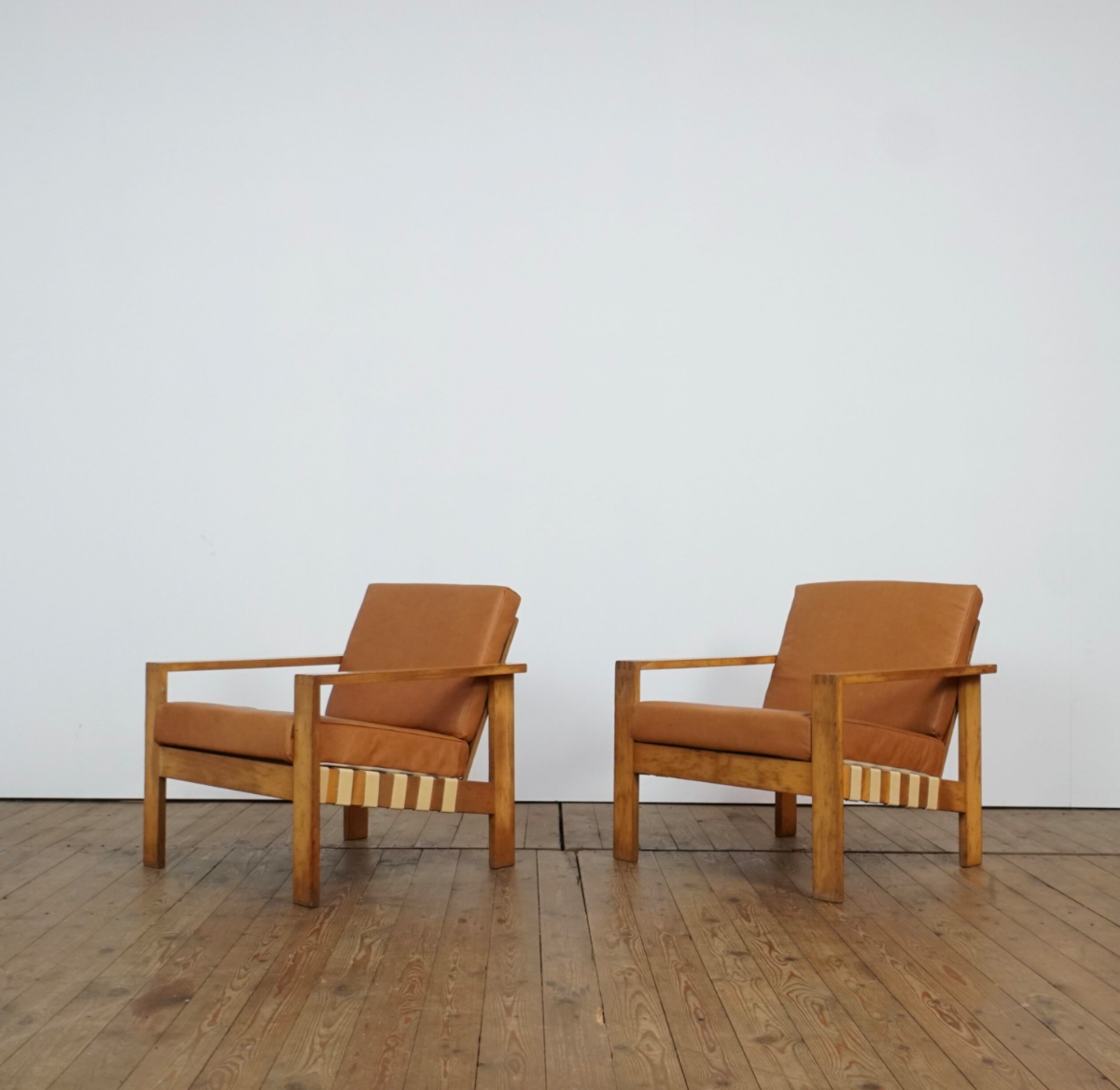 Set of two Modernist leather lounge chairs by Roland Gibbard UK - Cuir - Années 60